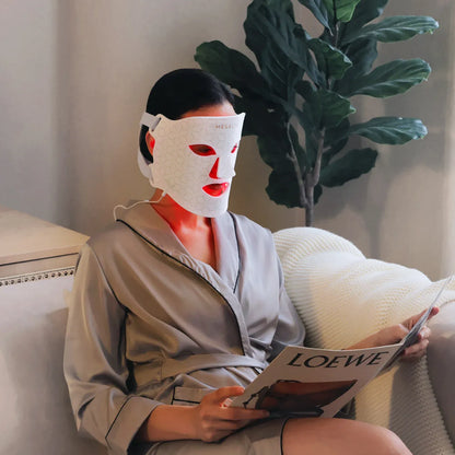 Máscara facial con terapia de luz LED